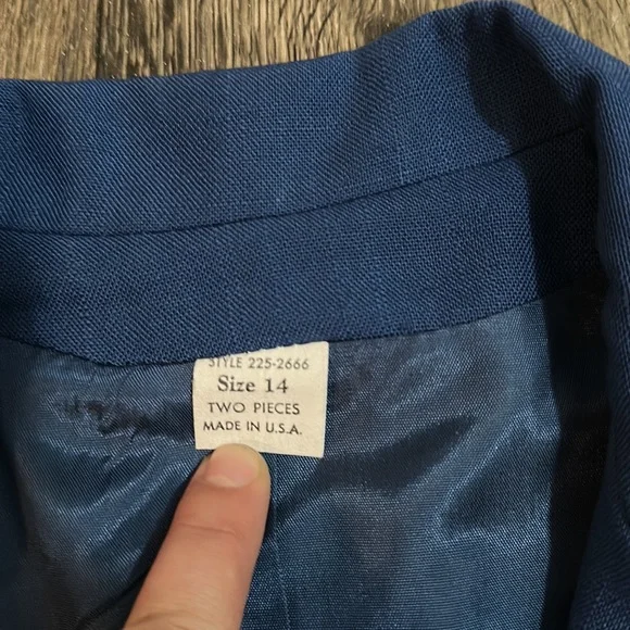 Vintage suit with skirt - Picture 3 of 8